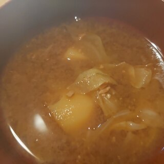 キャベツとジャガイモのお味噌汁